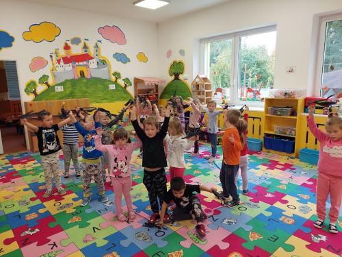 Vlaštovičky na drátě