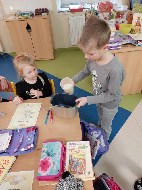 Pečen chleba a výroba pomazánky